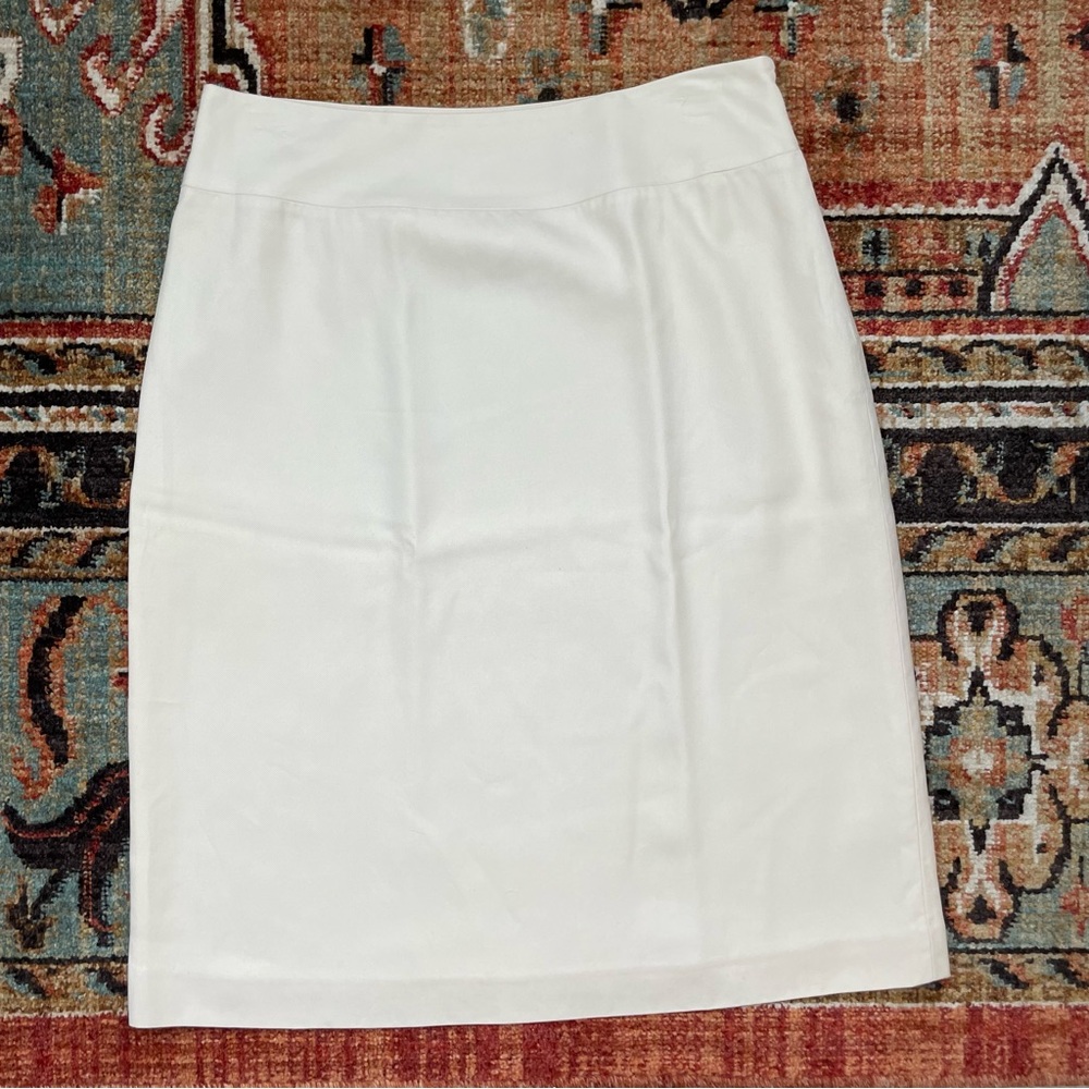 Banana republic cream pencil skirt, size 6.